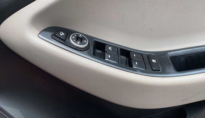 2015 Hyundai Elite i20 ASTA 1.2, Petrol, Manual, 42,877 km, Driver Side Door Panels Control