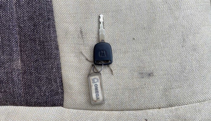 2014 Honda Brio S MT, CNG, Manual, 77,651 km, Key Close Up