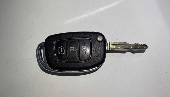 2019 Hyundai VENUE S 1.2, Petrol, Manual, 42,922 km, Key Close Up