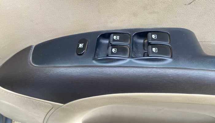 2010 Hyundai i10 SPORTZ 1.2, Petrol, Manual, 1,20,764 km, Driver Side Door Panels Control