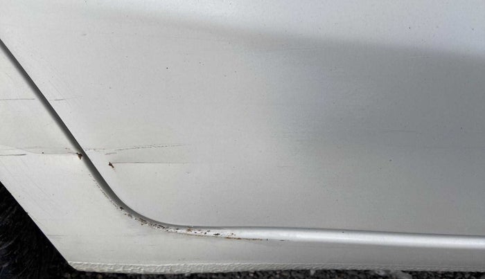 2014 Maruti Celerio VXI, CNG, Manual, 75,311 km, Right rear door - Minor scratches