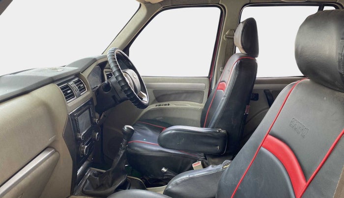 2015 Mahindra Scorpio S10, Diesel, Manual, 56,584 km, Right Side Front Door Cabin