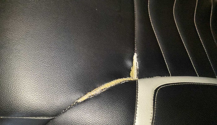 2019 Maruti Baleno DELTA DIESEL 1.3, Diesel, Manual, 89,662 km, Second-row left seat - Cover slightly torn
