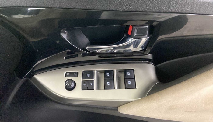 2019 Toyota Innova Crysta 2.8 ZX AT 7 STR, Diesel, Automatic, 22,655 km, Driver Side Door Panels Control