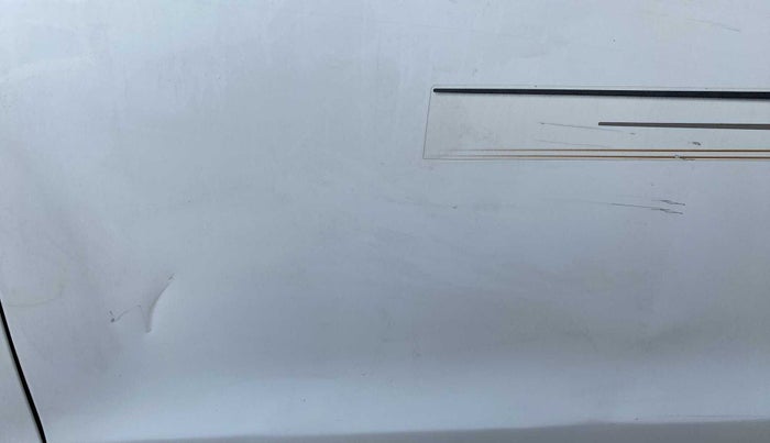 2014 Maruti Ertiga ZXI, Petrol, Manual, 50,489 km, Front passenger door - Circle - Paint ok & Dent >4 inch(If not in Criase Line)