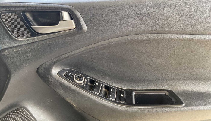 2015 Hyundai i20 Active 1.2 S, Petrol, Manual, 20,270 km, Driver Side Door Panels Control