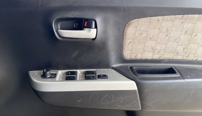 2015 Maruti Wagon R 1.0 VXI, Petrol, Manual, 71,398 km, Driver Side Door Panels Control