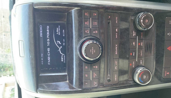2013 Mahindra XUV500 W6, Diesel, Manual, 1,24,386 km, Infotainment system - AM/FM Radio - Not Working