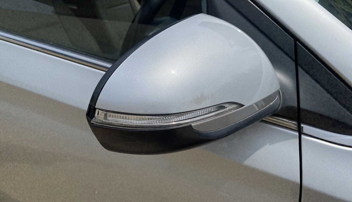 2018 Hyundai Verna 1.6 VTVT SX, Petrol, Manual, 45,316 km, Right rear-view mirror - Indicator light has minor damage