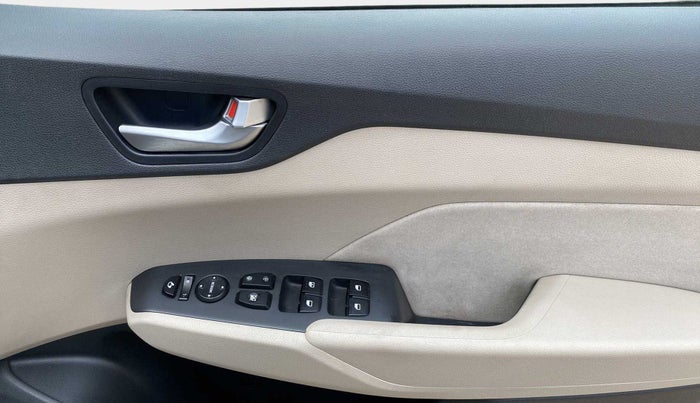 2018 Hyundai Verna 1.6 VTVT SX, Petrol, Manual, 45,316 km, Driver Side Door Panels Control