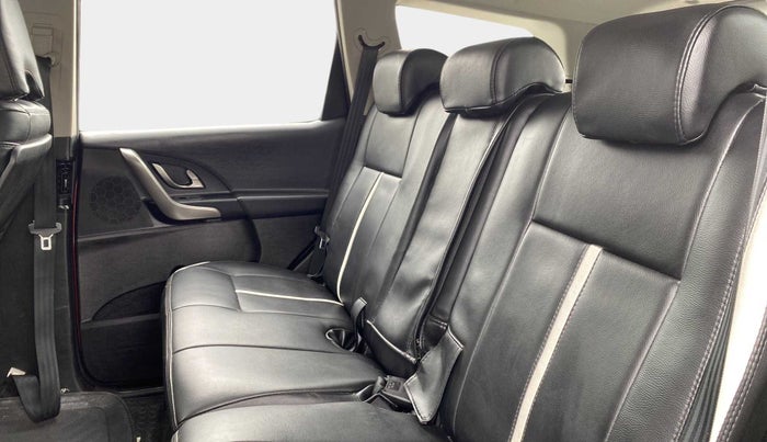 2018 Mahindra XUV500 W7, Diesel, Manual, 65,433 km, Right Side Rear Door Cabin