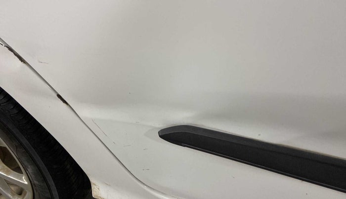 2019 Ford New Figo TITANIUM 1.2 PETROL MT, Petrol, Manual, 46,738 km, Right rear door - Minor scratches