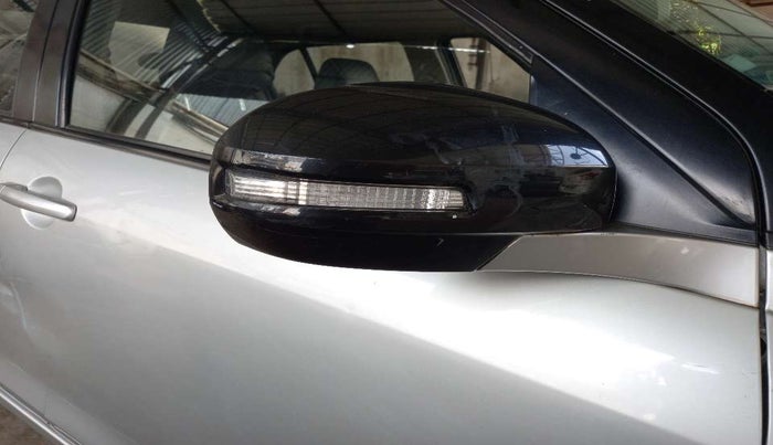2014 Maruti Swift Dzire VXI, Petrol, Manual, 84,989 km, Right rear-view mirror - Indicator light has minor damage