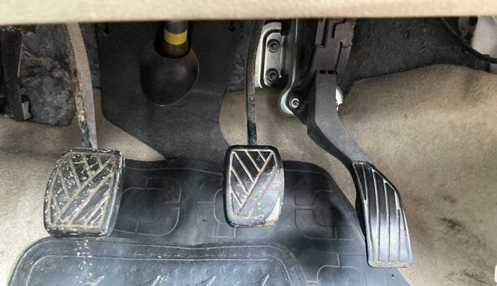 2014 Maruti Swift Dzire VXI, Petrol, Manual, 84,989 km, Pedals
