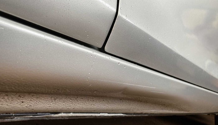 2014 Maruti Swift Dzire VXI, Petrol, Manual, 84,989 km, Right running board - Slightly dented