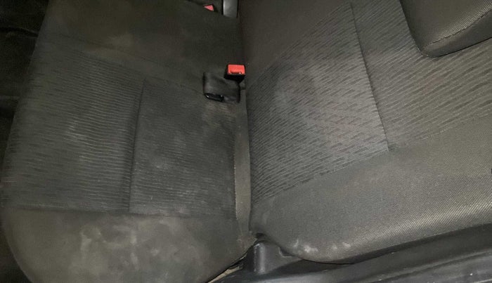 2016 Maruti Baleno ZETA CVT PETROL 1.2, Petrol, Automatic, 33,756 km, Second-row left seat - Cover slightly stained