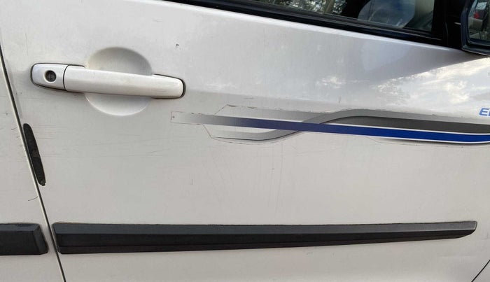 2015 Maruti Ertiga ZXI, Petrol, Manual, 86,927 km, Driver-side door - Minor scratches