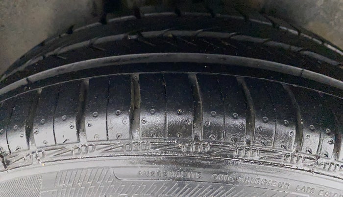2015 Skoda Rapid AMBITION 1.5 TDI, Diesel, Manual, 94,284 km, Right Rear Tyre Tread