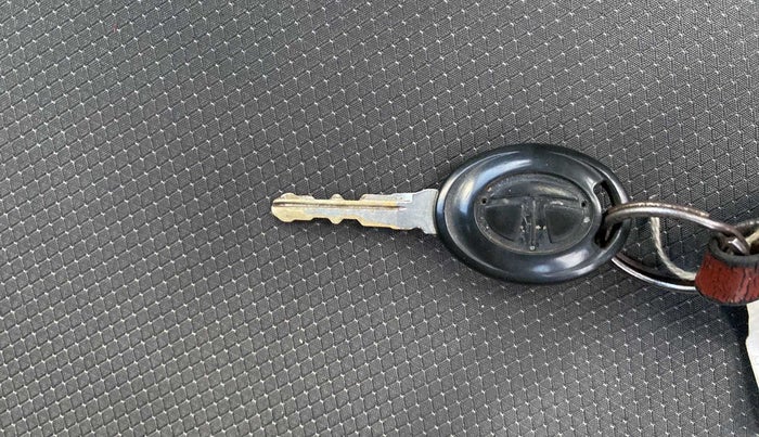 2019 Tata Tiago XM DIESEL, Diesel, Manual, 35,912 km, Lock system - Door lock knob has minor damage