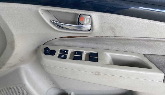 2016 Maruti Ciaz ZXI, Petrol, Manual, 47,075 km, Driver Side Door Panels Control