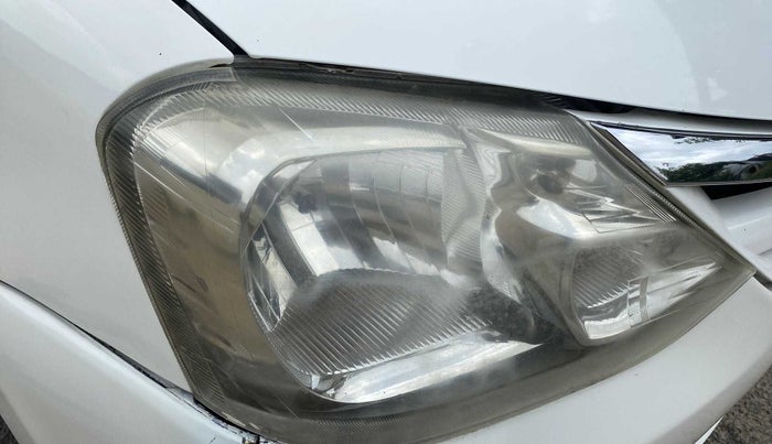 2012 Toyota Etios G, Petrol, Manual, 54,815 km, Right headlight - Clamp has minor damage