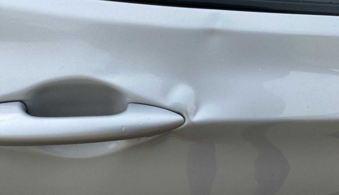 2016 Hyundai Verna 1.6 CRDI SX, Diesel, Manual, 50,889 km, Right rear door - Slightly dented