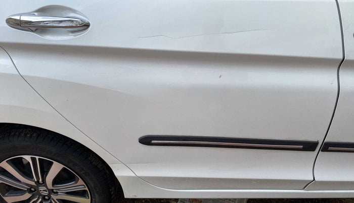 2018 Honda City 1.5L I-VTEC V MT, Petrol, Manual, 20,263 km, Right rear door - Minor scratches