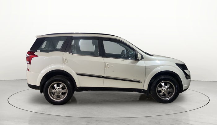 2019 Mahindra XUV500 W7, Diesel, Manual, 29,929 km, Right Side View