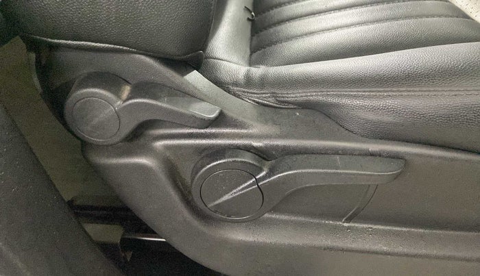 2019 Mahindra XUV500 W7, Diesel, Manual, 29,929 km, Driver Side Adjustment Panel