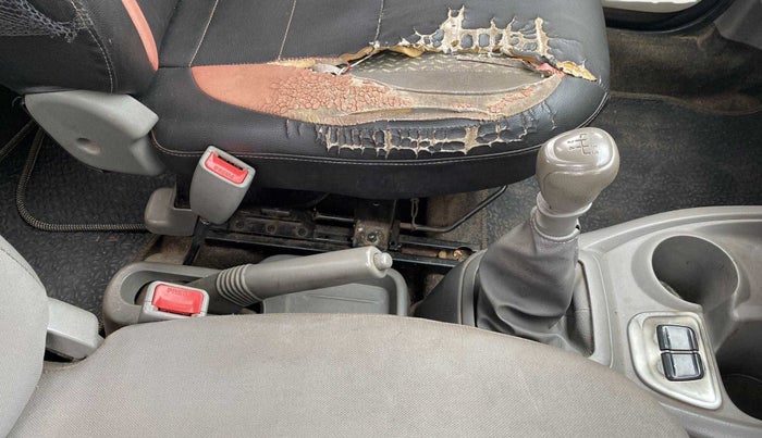 2017 Datsun Redi Go T (O), Petrol, Manual, 83,449 km, Gear Lever