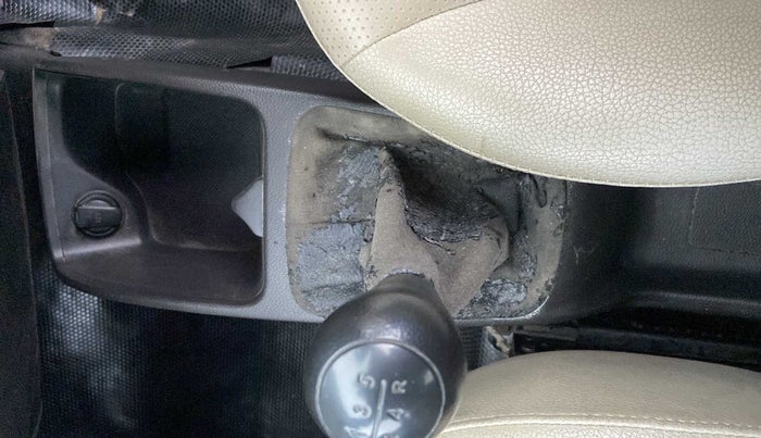 2018 Hyundai Eon ERA +, Petrol, Manual, 54,833 km, Gear lever - Boot cover slightly torn