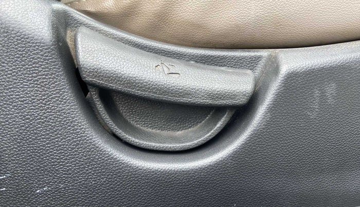 2018 Hyundai Xcent S 1.2, Petrol, Manual, 30,754 km, Driver Side Adjustment Panel