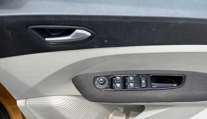 2019 Renault TRIBER RXZ, CNG, Manual, 46,977 km, Driver Side Door Panels Control