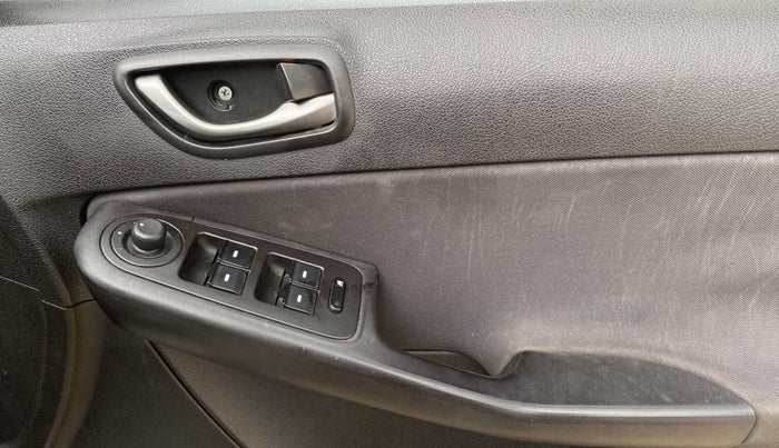2014 Tata Zest XT PETROL, Petrol, Manual, 51,659 km, Driver Side Door Panels Control