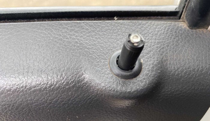 2018 Maruti Alto K10 VXI, Petrol, Manual, 44,698 km, Lock system - Door lock knob has minor damage