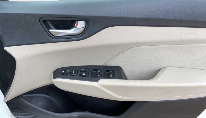 2020 Hyundai Verna SX 1.5 VTVT, Petrol, Manual, 28,585 km, Driver Side Door Panels Control