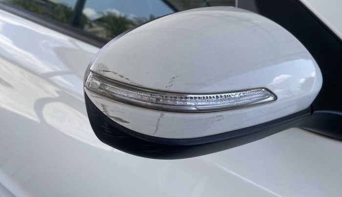 2017 Hyundai Elite i20 ASTA 1.2, Petrol, Manual, 1,13,183 km, Right rear-view mirror - Indicator light not working