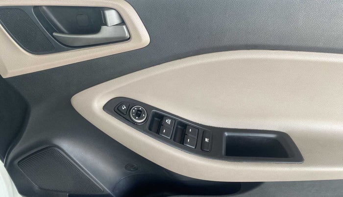 2017 Hyundai Elite i20 ASTA 1.2, Petrol, Manual, 1,13,183 km, Driver Side Door Panels Control