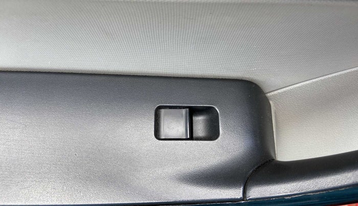 2018 Tata Tiago XM PETROL, Petrol, Manual, 44,226 km, Left front window switch / handle - Switch/handle not functional
