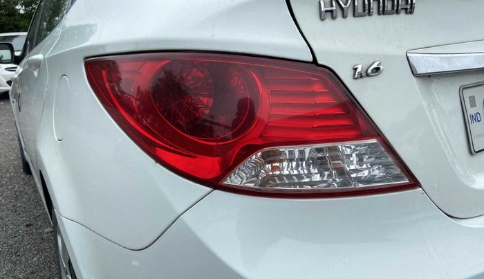 2013 Hyundai Verna FLUIDIC 1.6 VTVT EX, Petrol, Manual, 1,18,059 km, Left tail light - Minor damage