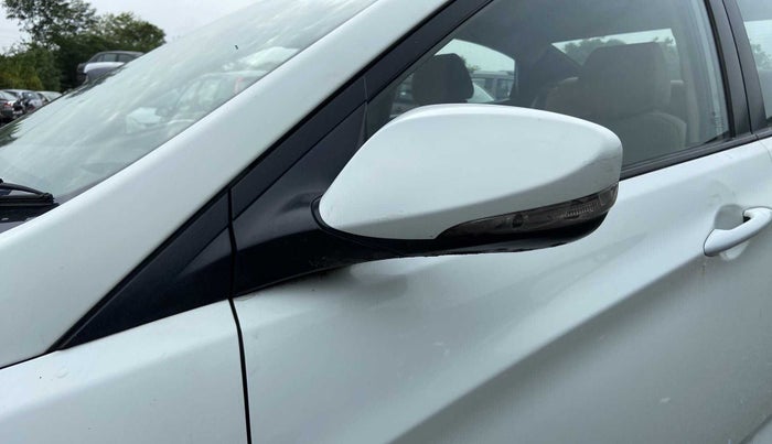 2013 Hyundai Verna FLUIDIC 1.6 VTVT EX, Petrol, Manual, 1,18,059 km, Left rear-view mirror - Indicator light has minor damage