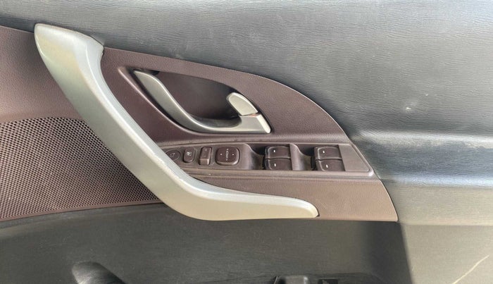 2013 Mahindra XUV500 W8, Diesel, Manual, 71,722 km, Driver Side Door Panels Control