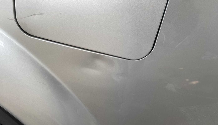 2013 Mahindra XUV500 W8, Diesel, Manual, 71,722 km, Left quarter panel - Minor scratches