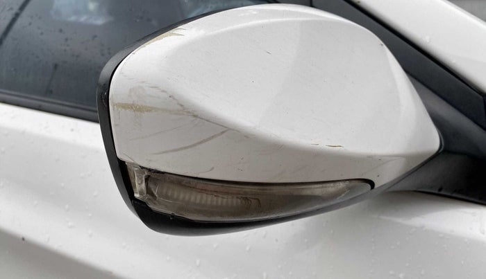 2017 Hyundai Verna 1.6 CRDI SX, Diesel, Manual, 89,885 km, Right rear-view mirror - Indicator light has minor damage