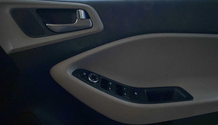 2015 Hyundai Elite i20 SPORTZ 1.2 (O), Petrol, Manual, 4,989 km, Driver Side Door Panels Control