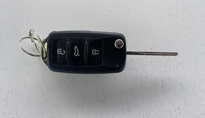 2016 Volkswagen Vento HIGHLINE PETROL AT, Petrol, Automatic, 75,277 km, Key Close Up