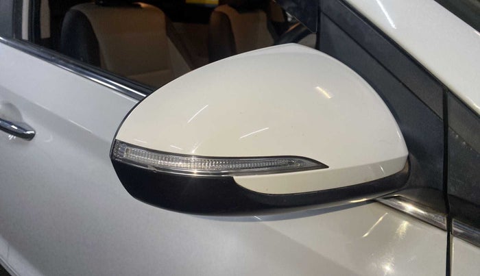 2022 Hyundai Verna SX (O) 1.5 CRDI, Diesel, Manual, 22,049 km, Right rear-view mirror - Indicator light has minor damage