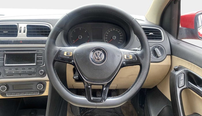 2015 Volkswagen Polo HIGHLINE1.5L, Diesel, Manual, 1,02,789 km, Steering Wheel Close Up