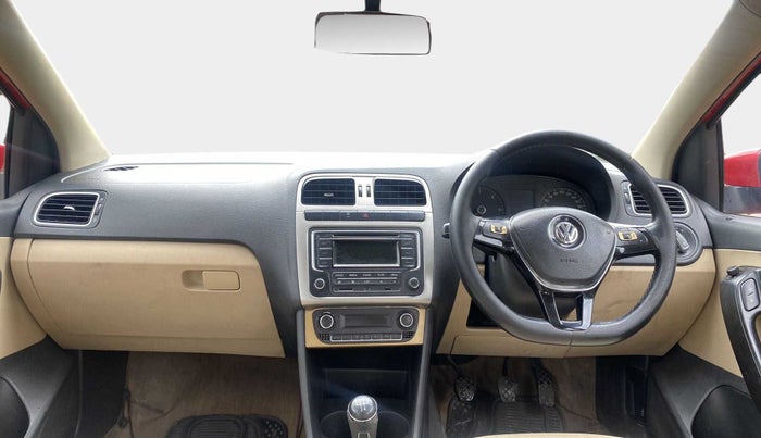 2015 Volkswagen Polo HIGHLINE1.5L, Diesel, Manual, 1,02,789 km, Dashboard