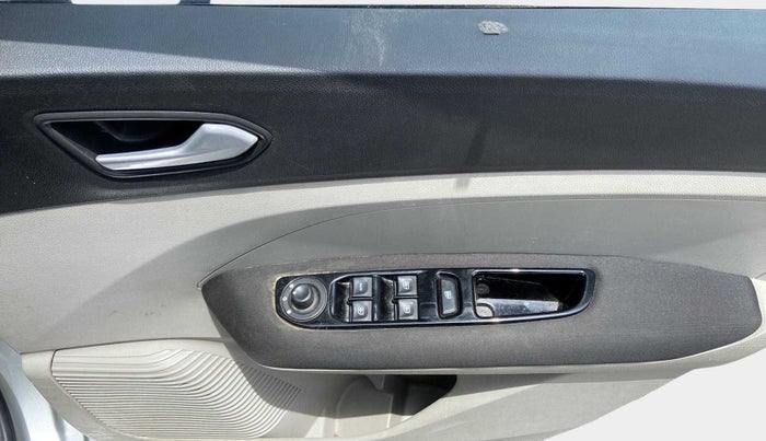 2019 Renault TRIBER RXZ, Petrol, Manual, 26,701 km, Driver Side Door Panels Control